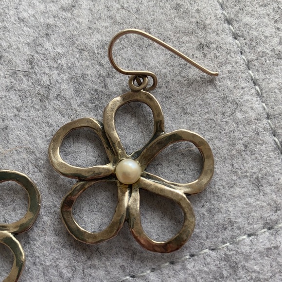 Vintage y2k silver pearl flower earrings - Picture 3 of 3